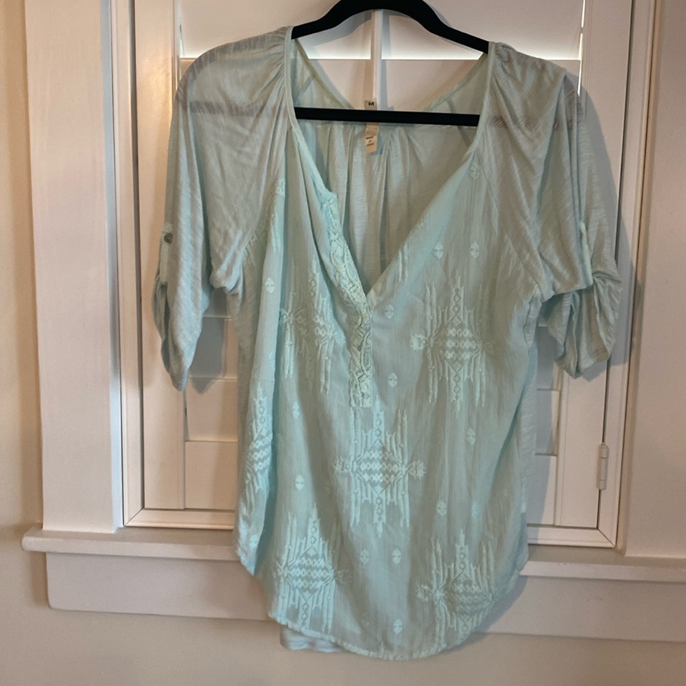Like new minty green top